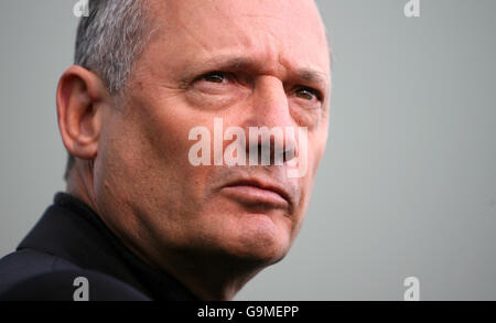 Vodafone McLaren Mercedes Team Principle Ron Dennis in occasione del lancio della nuova McLaren MP4-22 di Formula uno in l'Hemisferic, Ciudad de las Artes y de las Ciencias, Valencia, Spagna. Foto Stock