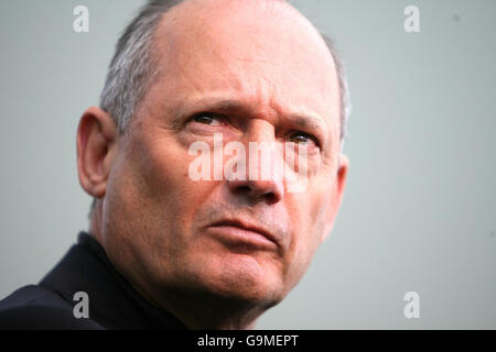 Vodafone McLaren Mercedes Team principio Ron Dennis al lancio della nuova McLaren MP4-22 Formula 1 a l'Hemisferic, Ciudad de las Artes y de las Ciencias, Valencia, Spagna. Foto Stock