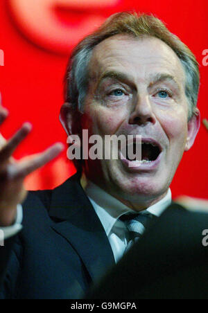 Il primo ministro britannico Tony Blair si rivolge alla conferenza del partito laburista scozzese al Corran Halls di Oban. Foto Stock