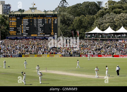 Cricket - Ceneri Tour - Seconda 3-mobile Test - Day 3 - Australia v Inghilterra - Adelaide Oval Foto Stock