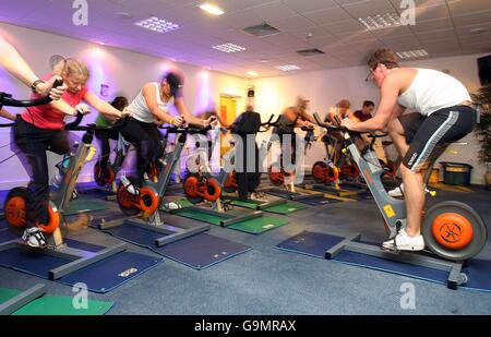 Funzione di integrità. I membri della palestra si allenano in una palestra di Newcastle. Foto Stock