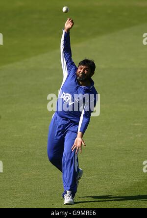 Cricket - NatWest Pro40 League 2006 - Divisione uno - Middlesex v Sussex - Lord's. Spin bowler Sussex Mushtaq Ahmed Foto Stock