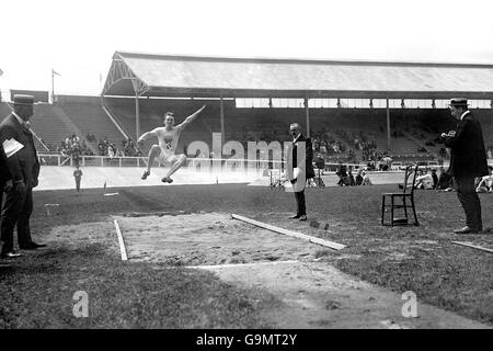 Atletica - Giochi Olimpici di Londra 1908 - Salto in lungo - finale - la Città Bianca Foto Stock