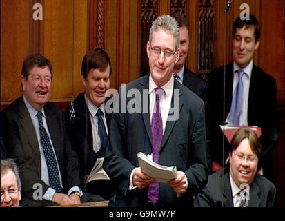 Il deputato liberaldemocratico Lembit Opik partecipa alle interrogazioni del primo Ministro alla Camera dei Comuni. Foto Stock