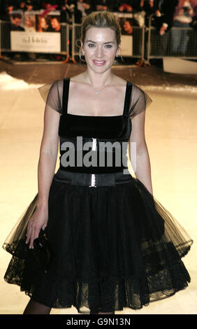 Kate Winslet arriva per la prima britannica dell'Holiday, all'Odeon Leicester Square nel centro di Londra. Foto Stock