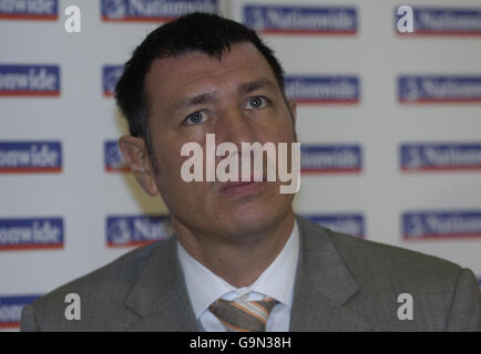 Calcio - Home Nation Managers - Press Conference - St George's Primary School - Londra. Lawrie Sanchez, direttore dell'Irlanda del Nord Foto Stock