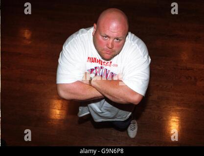 Pugilato - WBF Four Round Super Heavyweight Championship - Eric 'Butterbean' Esch v Shane Woollas - Weigh in. Eric 'Butterbean' Esch durante il pesato prima della sua WBF Super Heavyweight lotta contro Shane Woollas Foto Stock