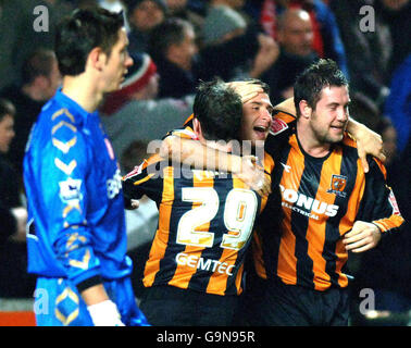 Calcio - fa Cup - terzo turno - Hull City / Middlesbrough - KC Stadium. Hull's Nicky Forster (al centro) celebra il suo equalizzatore contro Middlesbrough durante la terza partita di fa Cup al KC Stadium di Hull. Foto Stock