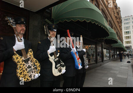 Chitarre leggendarie a Harrods - Londra Foto Stock