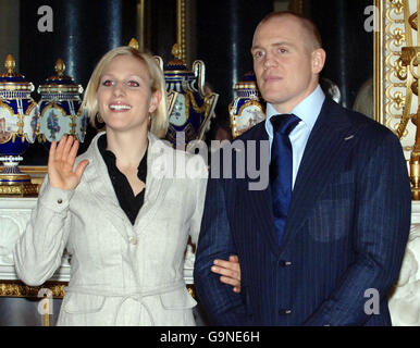 Zara Phillips e il suo fidanzato, il giocatore di rugby inglese Mike Tindall al ricevimento di Buckingham Palace per onorare i migliori realizzatori del paese. Foto Stock