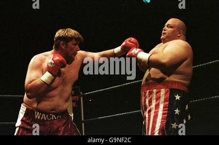 Boxing - WBF quattro Round Super Heavyweight Championship - Eric 'Butterbean' Esch v Shane Woollas Foto Stock