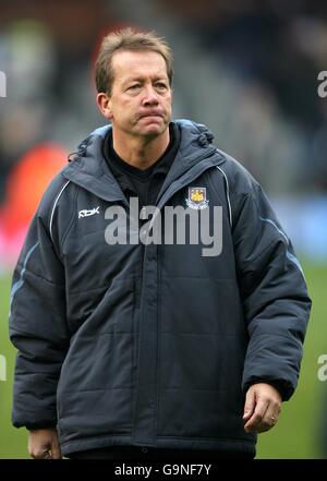 Calcio - fa Barclays Premiership - Fulham / West Ham United - Craven Cottage. Alan Curbishley, West Ham United manager Foto Stock