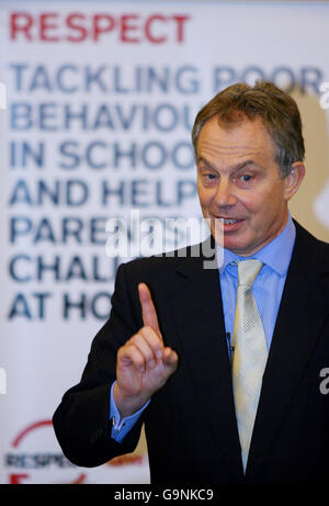 Il primo ministro britannico Tony Blair partecipa a una sessione di "Face the People" presso la Jubilee Library di Brighton, East Sussex. Foto Stock