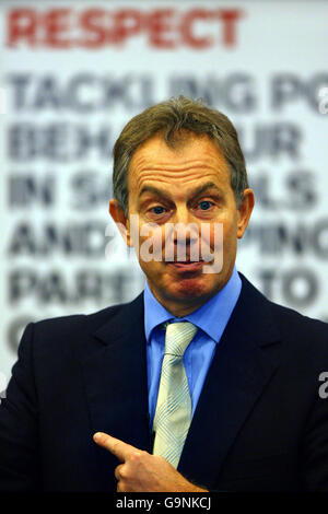 Il primo ministro britannico Tony Blair partecipa a una sessione di "Face the People" presso la Jubilee Library di Brighton, East Sussex. Foto Stock