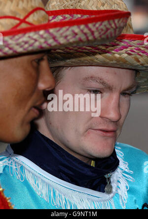 Boxe - Ricky Hatton e Jose Luis Castillo Press Conference - Manchester. Ricky Hatton e Jose Luis Castillo durante una conferenza stampa al Casino 325, Manchester. Foto Stock