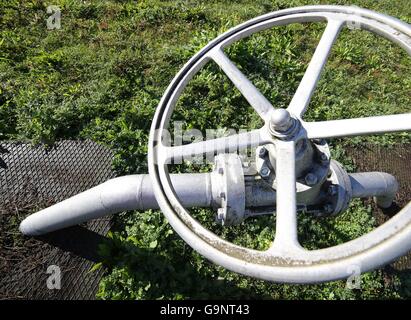 Grande valvola a saracinesca per la chiusura dell'alimentazione del gas in gas naturale impianto di stoccaggio Foto Stock