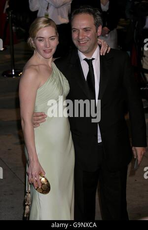 Kate Winslet e il direttore marito Sam Mendes arriva per l'annuale Vanity Fair Party al Mortons Restaurant di Los Angeles. Foto Stock