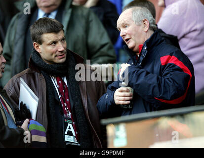 Il direttore d'élite inglese del rugby Rob Andrew e l'allenatore Brian Ashton durante la partita RBS 6 Nations contro la Scozia a Twickenham, Londra. Foto Stock