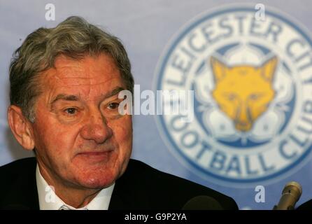 Calcio - Coca-Cola Football League Championship - Leicester City Press Conference - Walkers Stadium. Il nuovo proprietario di Leicester City, Milan Mandaric, durante la conferenza stampa Foto Stock