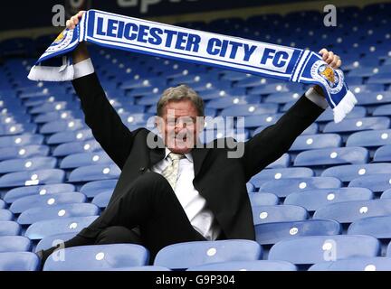 Calcio - Coca-Cola Football League Championship - Leicester City Press Conference - Walkers Stadium. Il nuovo proprietario di Leicester City, Milan Mandaric, durante la conferenza stampa Foto Stock