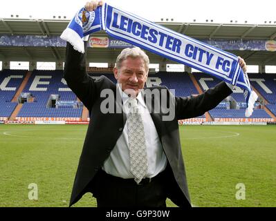 Calcio - Coca-Cola Football League Championship - Leicester City Press Conference - Walkers Stadium. Il nuovo proprietario di Leicester City Milano Mandaric Foto Stock