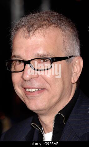 Il leggendario produttore di musica americano Tony Visconti durante una sessione di firma per il suo libro "Bowie, Bolan and the Brooklyn Boy", ad Harrods, nel centro di Londra. Foto Stock