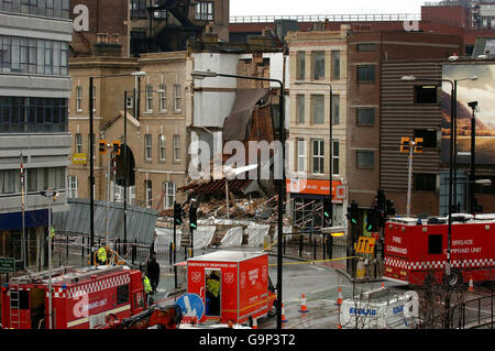 La scena di un edificio collassato a Whitechapel, a est di Londra. Foto Stock