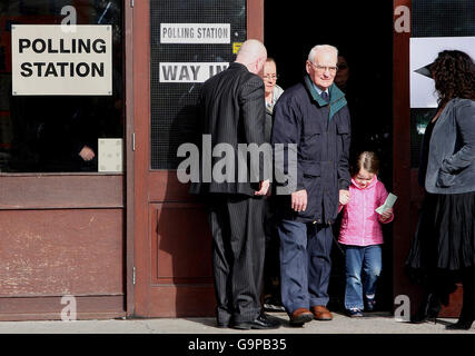 N Irlanda elettori si recheranno alle urne Foto Stock