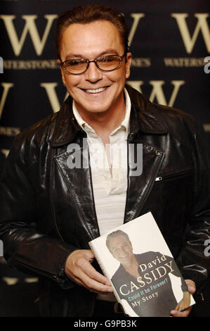 David Cassidy a Waterstone's nel centro di Londra, durante una sessione di firma per la sua autobiografia, potrebbe essere Forever. Foto Stock