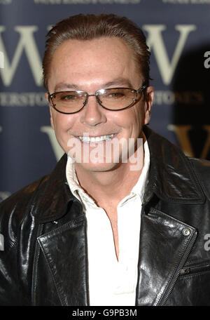 David Cassidy a Waterstone's nel centro di Londra, durante una sessione di firma per la sua autobiografia, potrebbe essere Forever. Foto Stock