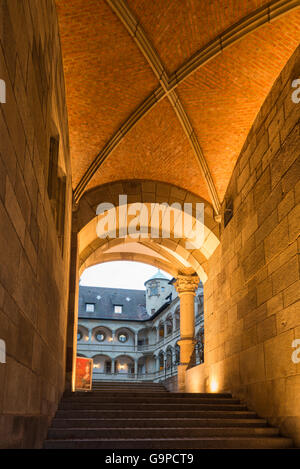 Vista del cortile con portici di Altes Schloss Stoccarda. Foto Stock