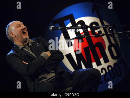 Pete Townshend dell'OMS presso l'ospedale di Covent Garden, nel centro di Londra, dopo che l'OMS ha annunciato che si sarebbe imbarcato in un tour mondiale, a partire da Lisbona il 16 maggio 2007. I biglietti per il tour saranno in vendita lunedì 12 febbraio 2007. Foto Stock