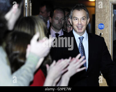 Il primo ministro Tony Blair visita Glasgow City Halls per incontrare attivisti e attivisti del partito laburista. Foto Stock