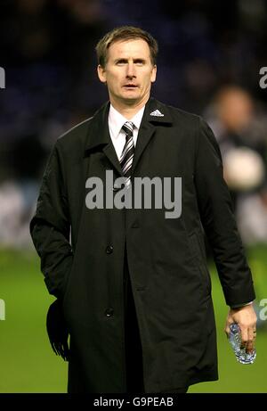 Calcio - Coppa UEFA - Round of 32 - prima tappa - Zulte Wargem / Newcastle United - Jules Otten Stadium. Glenn Roeder, direttore del Newcastle United Foto Stock
