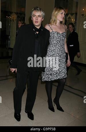 London Fashion Week - Autunno Inverno 2007 - Marc di Marc Jacobs. Nick Rhodes e Meredith Ostrum arrivano per lo spettacolo Marc by Marc Jacobs a Claridges, Londra. Foto Stock