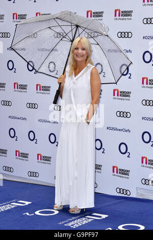 Gaby Roslin frequentando l'O2 Silver Clef Awards, in associazione con Nordoff Robbins, al Grosvenor House Hotel di Londra. Foto Stock