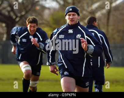 Rugby Union - sessione di formazione in Scozia - Murrayfield. Scozia Gavin Kerr si allena con il team durante una sessione di allenamento sulle piazzole Back a Murrayfield, Edimburgo. Foto Stock