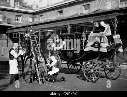 Famiglia Reale britannica - Matrimoni - La Principessa Elisabetta & Philip Mountbatten - preparazioni - Londra - 1947 Foto Stock