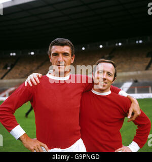 Manchester United Football giocatori. Bill Foulkes (a sinistra) e Nobby Stiles (a destra) Foto Stock