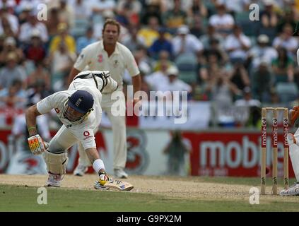 Cricket - Ceneri Tour - Terza 3-mobile Test - Australia v Inghilterra - Giorno 5 - WACA Foto Stock