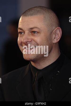 Andy Serkis arriva per i 2007 Orange British Academy Film Awards (BAFTA) alla Royal Opera House di Covent Garden, nel centro di Londra. Foto Stock