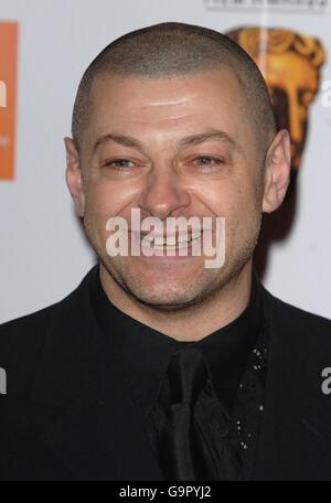 Andy Serkis arriva per i 2007 Orange British Academy Film Awards (BAFTA) alla Royal Opera House di Covent Garden, nel centro di Londra. Foto Stock