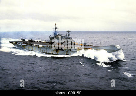 Guerra delle Falklands - Hermes nel Sud Atlantico Foto Stock