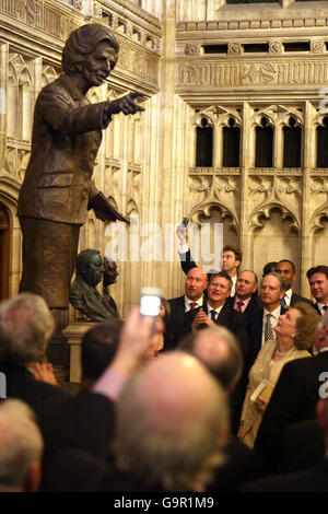 La Thatcher statua svelata Foto Stock