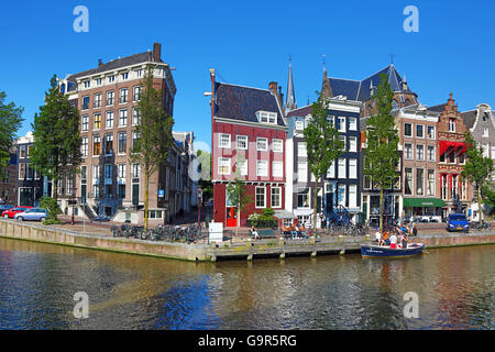 Case olandesi tradizionali sul canale Singel in Amsterdam, Olanda Foto Stock