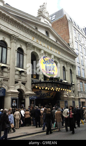 Vista generale del teatro londinese Palladium in Argyll Street, a ovest di Londra. Foto Stock