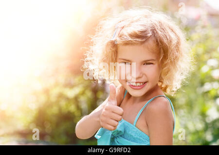 Ritratto di un sorridente bambina Foto Stock