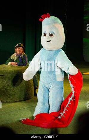 Iggle Piggle con red comfort coperta / Nella notte Giardino carattere / caratteri. Regno Unito. Foto Stock