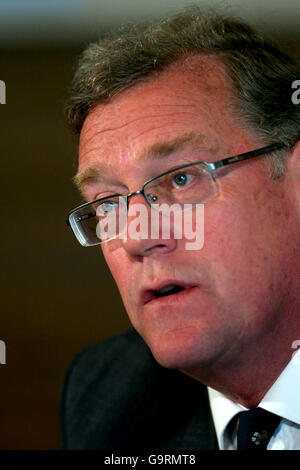 Cricket - Liverpool Victoria County Championship - Surrey Photocall 2007 - The Brit Oval. Paul Sheldon, Chief Executive del Surrey Foto Stock