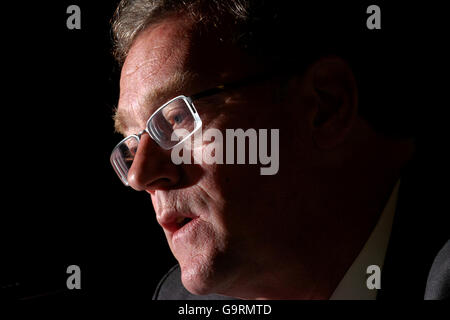 Cricket - Liverpool Victoria County Championship - Surrey Photocall 2007 - The Brit Oval. Paul Sheldon, Chief Executive del Surrey Foto Stock